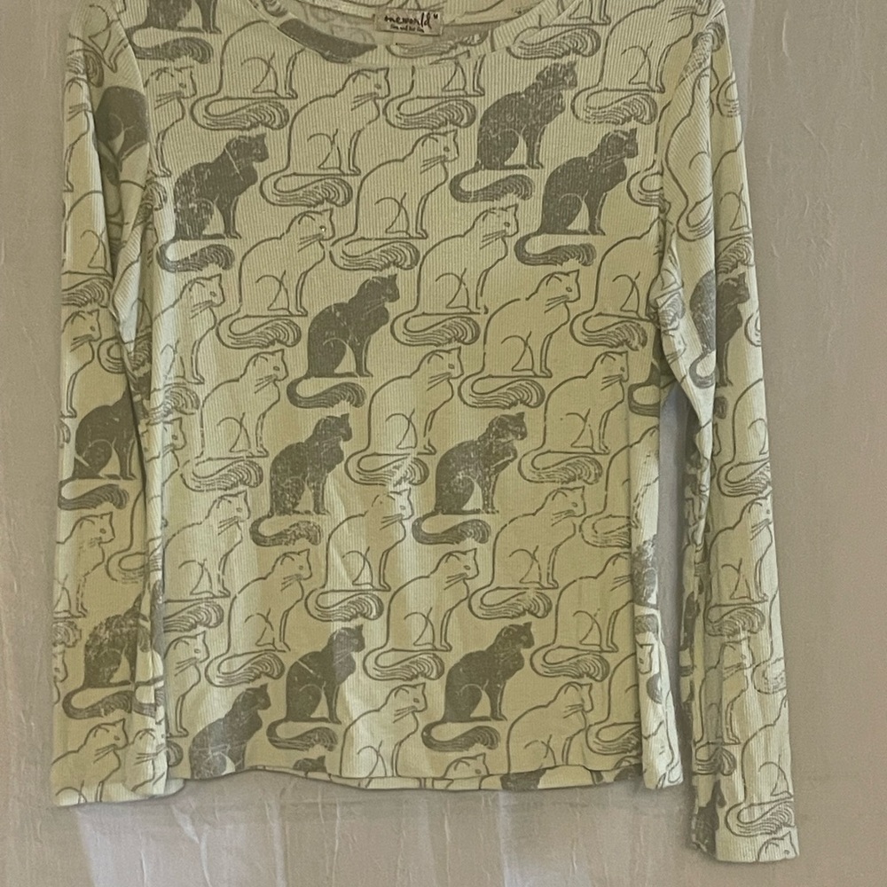 ONE WORLD Green and Gray Cat Print Long Sleeve Tee